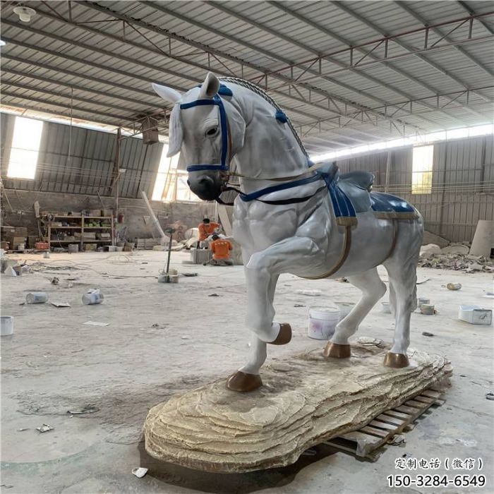 操場戰(zhàn)馬雕塑，公園題材，動物主題