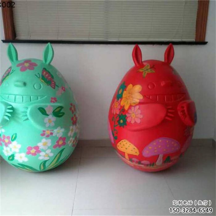 步行街龍貓雕塑，卡通彩繪雕塑，動(dòng)漫方式